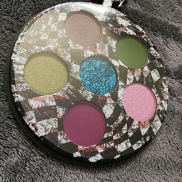 Alice in Wonderland Gift Set - Picture 7 of 7